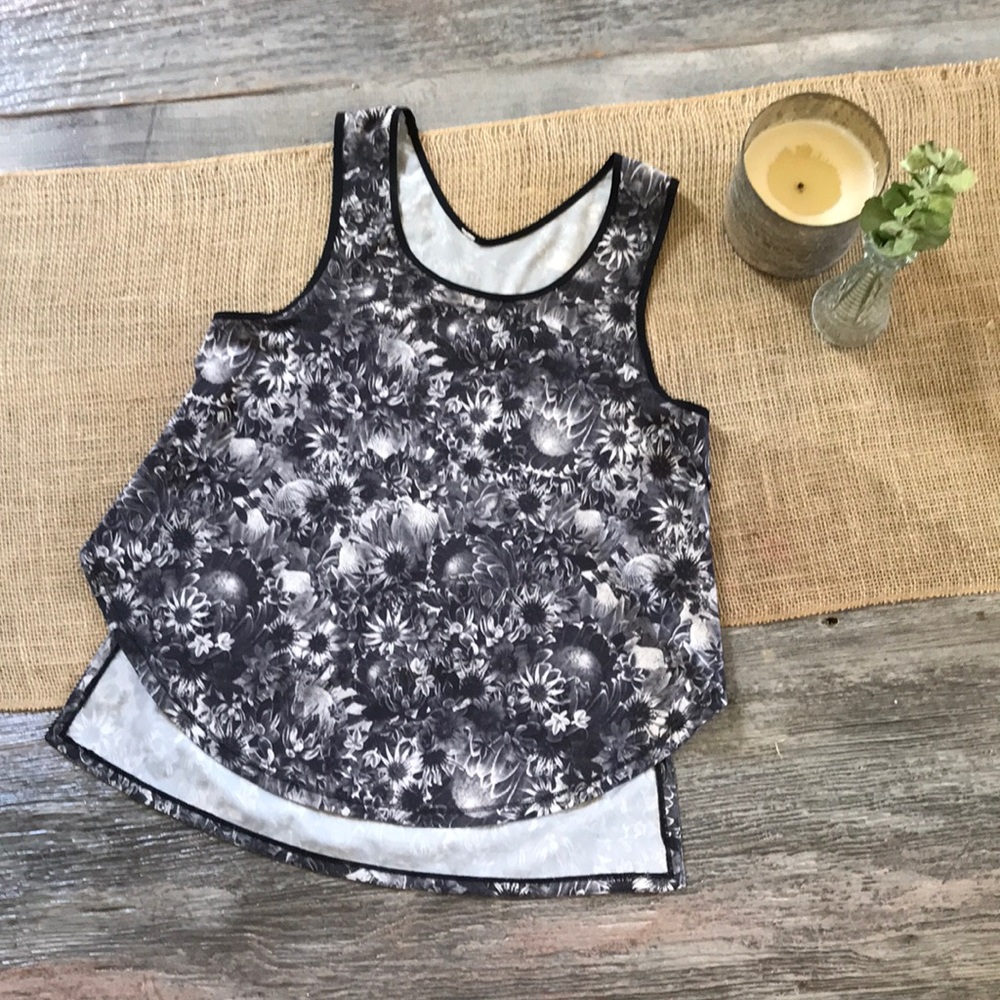 Rare Lululemon floral tank sz 4